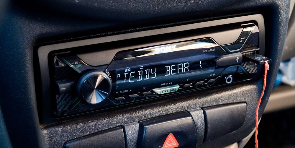 Автомобильная магнитола Sony DSX-A212UI