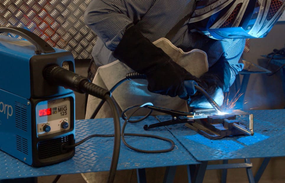 Как выбрать недорогой сварочный полуавтомат: обзор популярных моделей